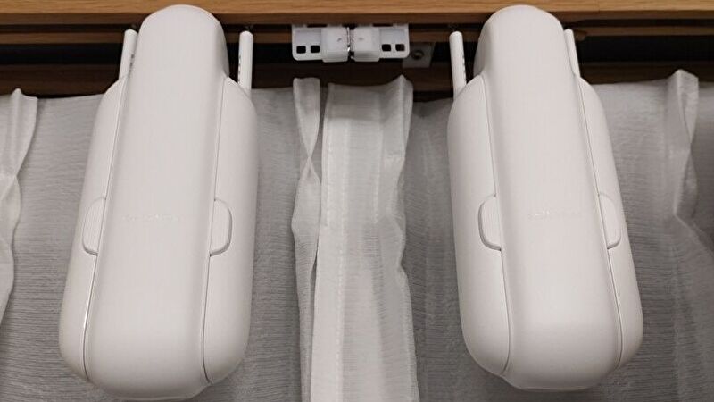 カーテンレールにSwitchBotカーテン3が設置されている画像
